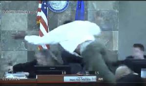 Hombre que atacó una jueza en EE.UU. condenado a cumplir al menos 26 años en prisión