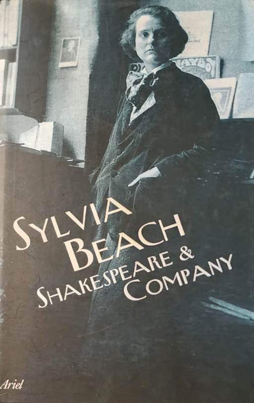 Sylvia Beach, Ariel, 2008, 235 págs. La historia de la célebre librería inglesa en París que tuvo como asiduos a Paul Valéry, Ezra Pound, T. S. Elliot, entre otros genios literarios. Los libros fueron rematados por Hemingway, al verse obligada a cerrar cuando la caída de París en la II Guerra Mundial.