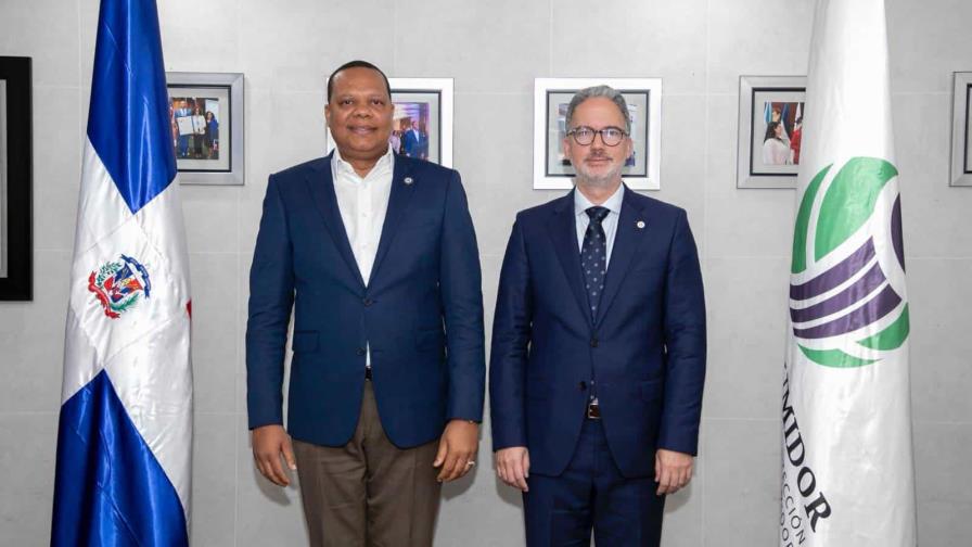 Presentan plan para evitar exposición de botellones de agua a rayos solares