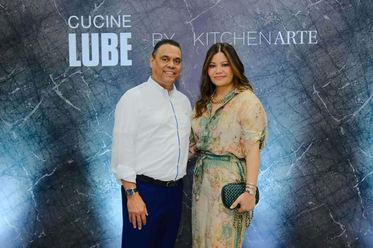 Rafael Gómez y  Bernice Ramírez de Gómez.