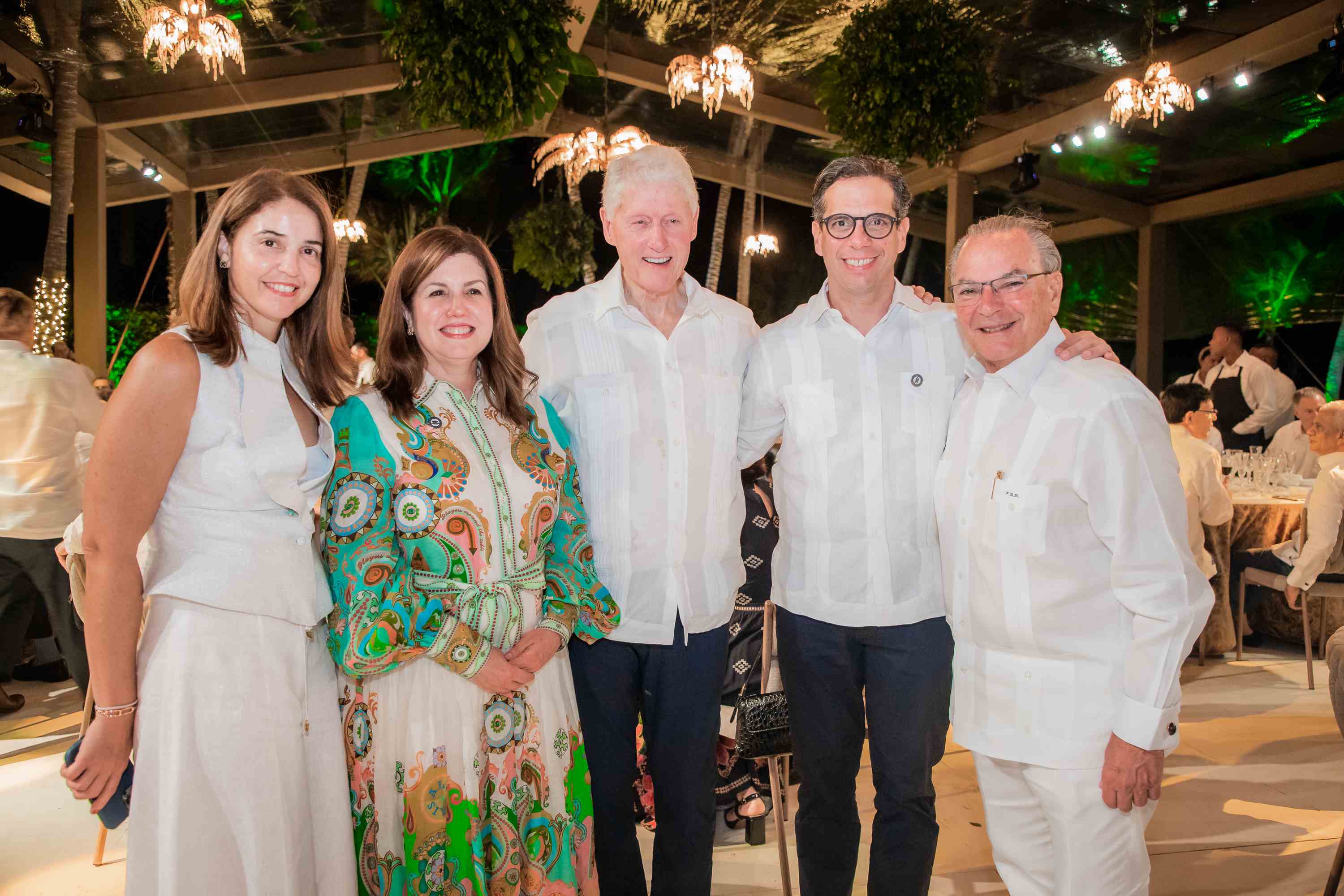 Anyarlene Bergés, Lucile Houellemont, Bill Clinton, César Dargam y Frank Rainieri.