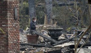Los bomberos combaten el incendio de Malibú entre previsiones de un clima más favorable Los bomberos combaten el incendio de Malibú entre previsiones de un clima más favorable