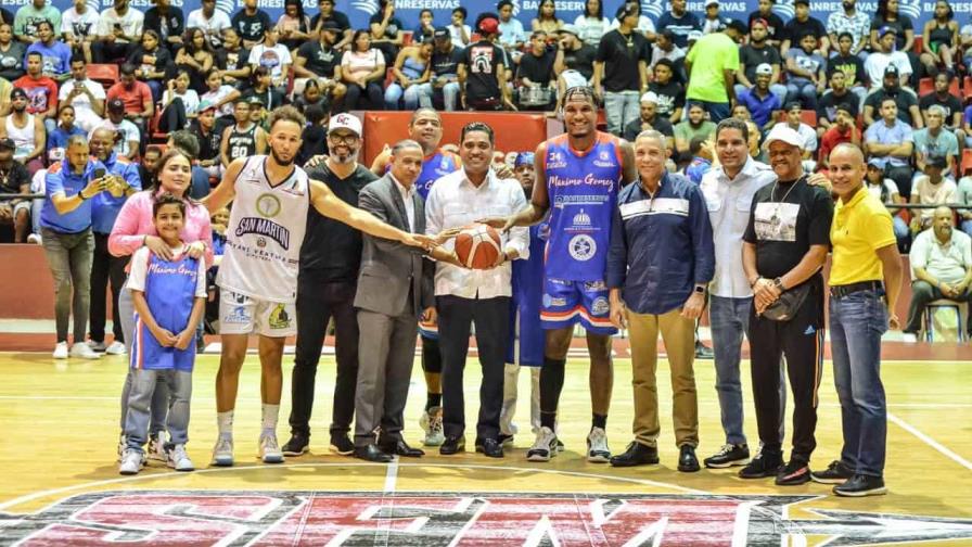 Ministro de Deporte anuncia aporte de un millón de pesos para el baloncesto de SFM