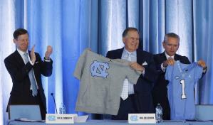 Bill Belichick ´siempre quiso´ probarse en el colegial. Ahora lo hará en Carolina del Norte