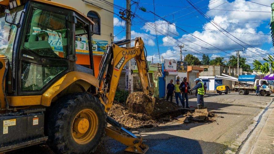 Caasd resuelve colapso del sistema de drenaje en barrio Invi de Los Alcarrizos