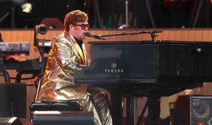 El cantante Elton John, icono del año 2024 para la revista Time