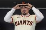 Willy Adames es presentado por los Gigantes de San Francisco