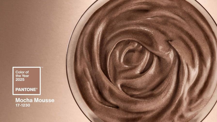 Mocha Mousse: el color del año 2025 que revoluciona moda y decoración Mocha Mousse: el color del año 2025 que revoluciona moda y decoración