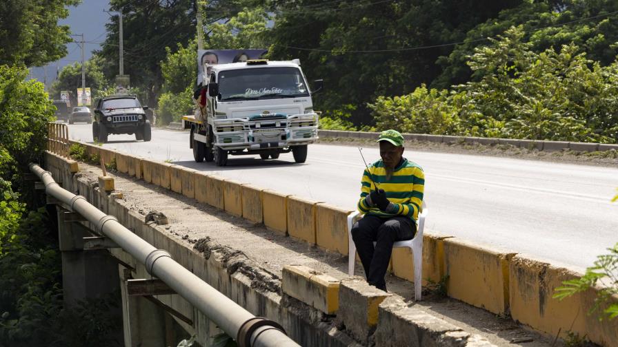 Puente sin protección en Mao es amenaza para pobladores