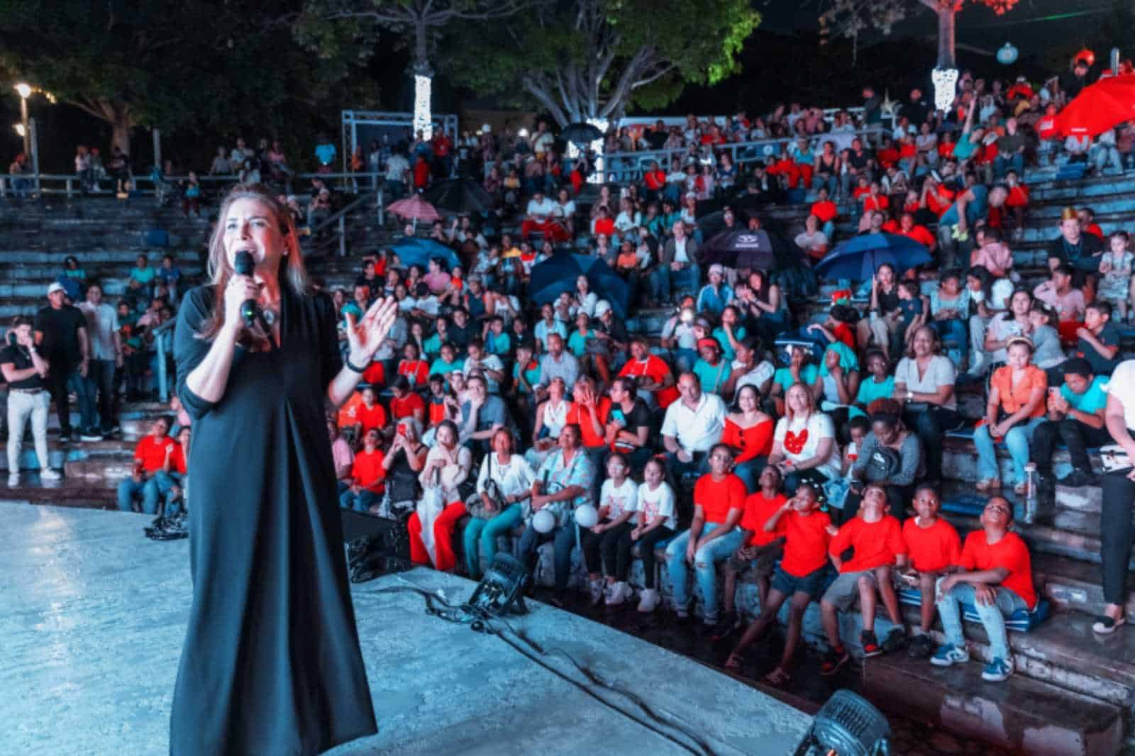 Gracias, gracias a todos por acompañarnos en esta bella noche, dijo Mejía en sus palabras de despedida.