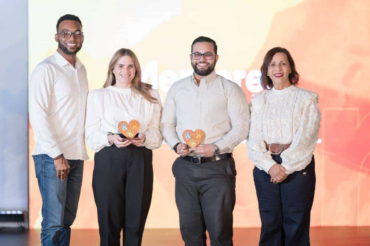 Alexander Feliz, Antonella Alvigini y Arturo de Jesús y Mildred Minaya.