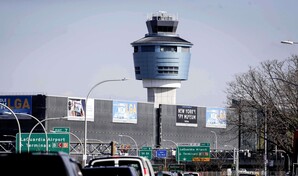 Aeropuerto LaGuardia prolonga cierre de pista tras detectar nuevas anomal&iacute;as cerca de socav&oacute;n