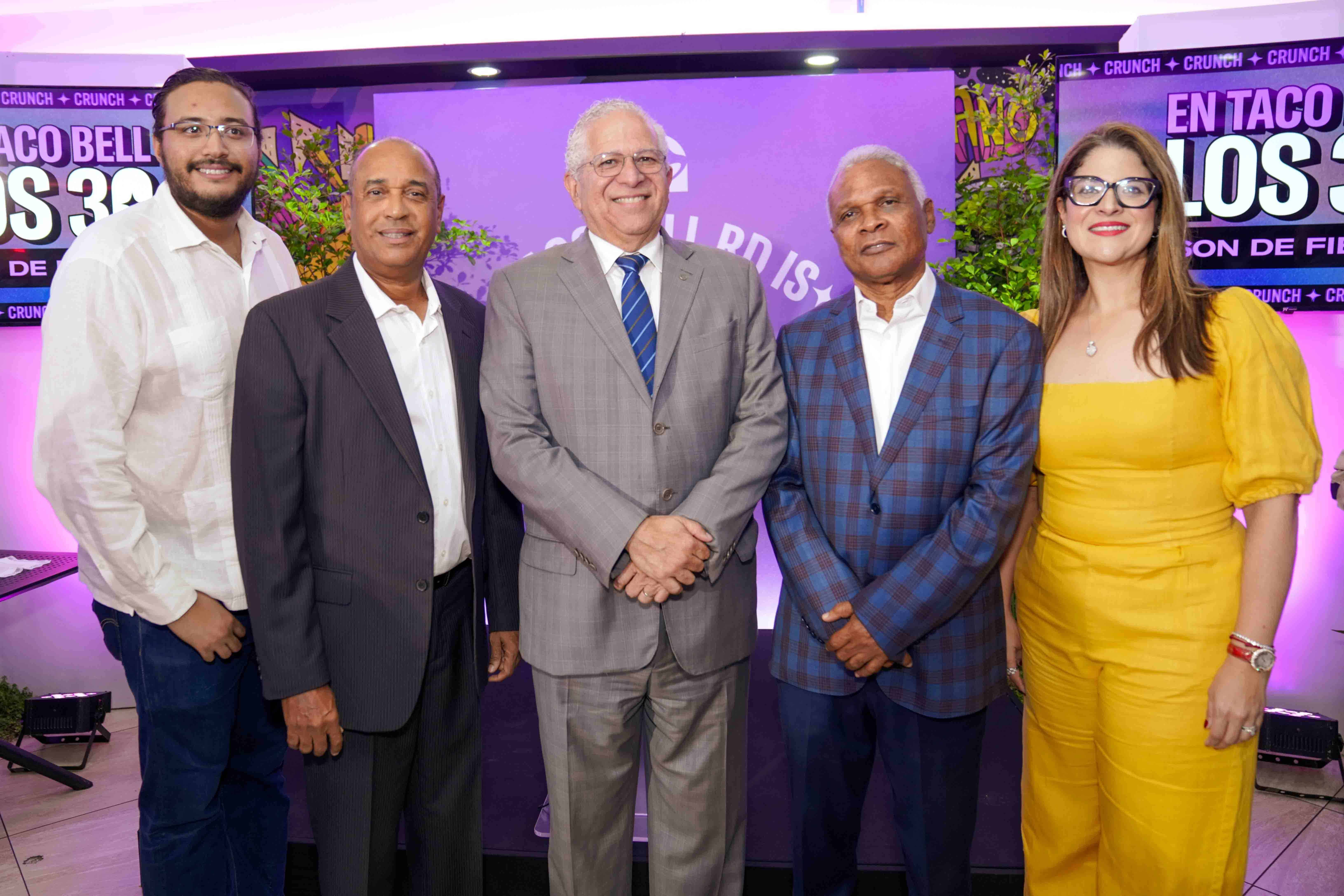 Eddy Jesús Reyes, Eddy Reyes, Víctor Virgilio Méndez Saba, Fernando Casanova y Aida Méndez.