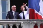 Macron nombra al centrista François Bayrou en un fragilizado puesto de primer ministro