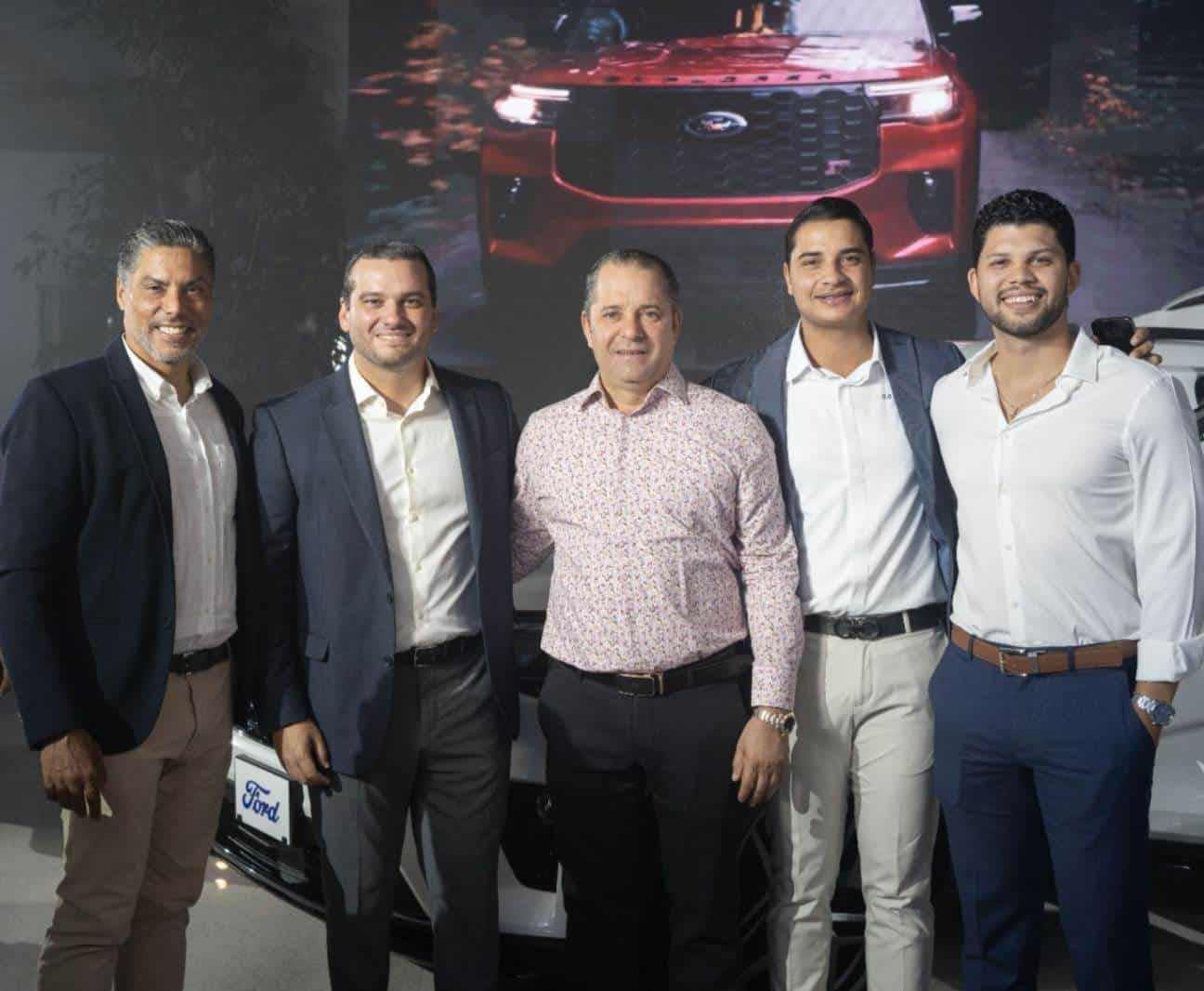 Víctor Sánchez, Fernando Miguel Villanueva, Carlos Guzmán, Oliver Guzmán y Carlos Guzmán-hijo.