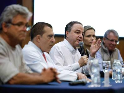 Lula "sigue lúcido y orientado" y ya camina por el hospital