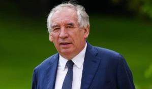 Macron nombra primer ministro de Francia a su aliado centrista Bayrou