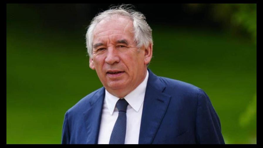 Macron nombra primer ministro de Francia a su aliado centrista Bayrou