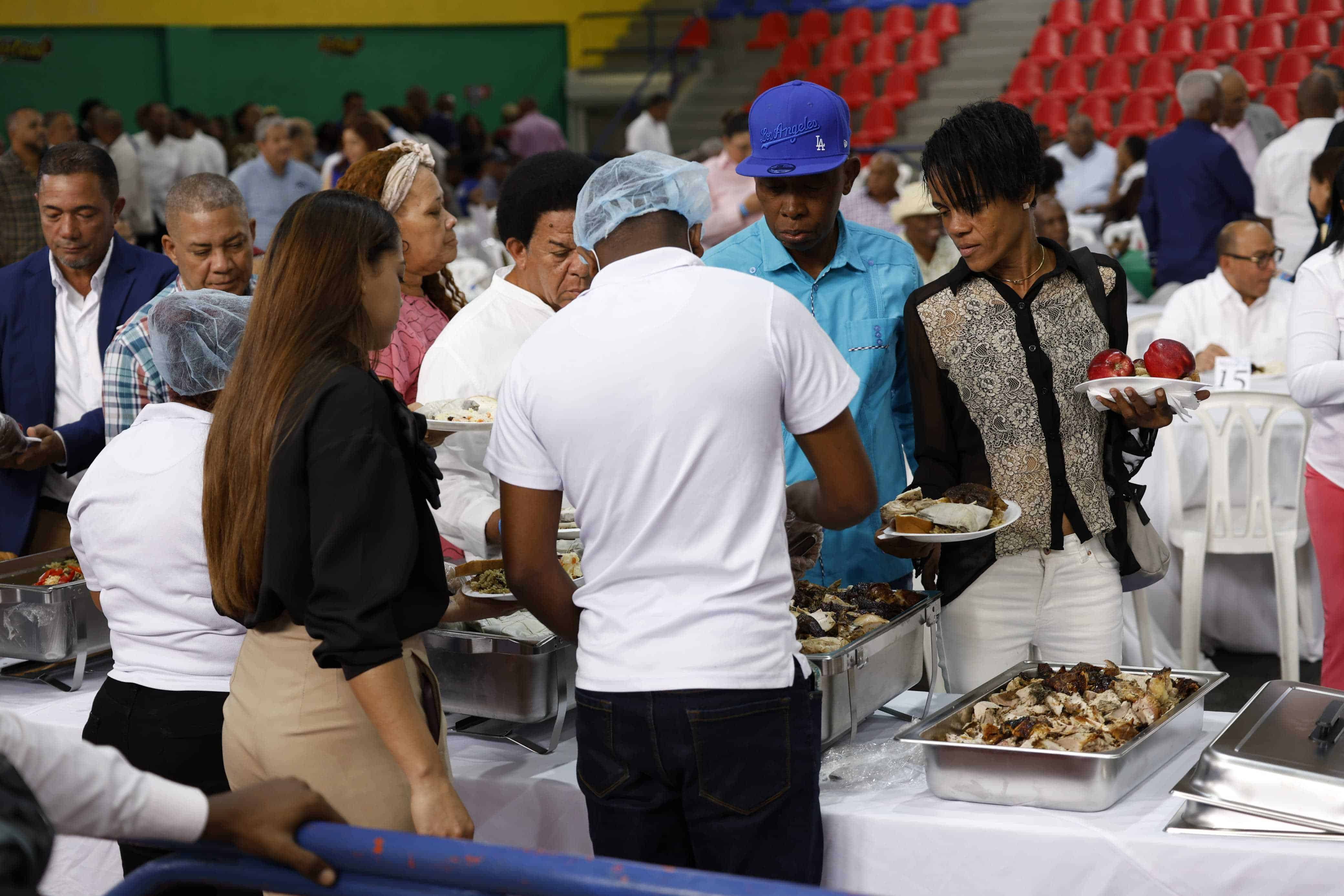 El almuerzo “La Navidad del Cambio Sigue”, en el Club Polideportivo de San Carlos, Distrito Nacional.