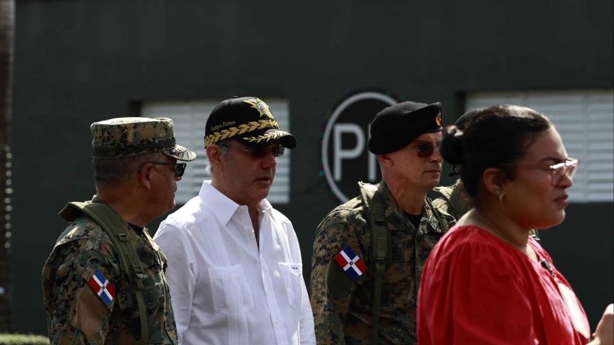 Abinader promete mejorar las condiciones de los militares y modernizar sus equipos