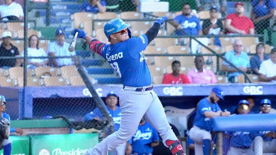 Los Tigres se sacuden con fiereza y le encajan al Escogido su sexta derrota en línea