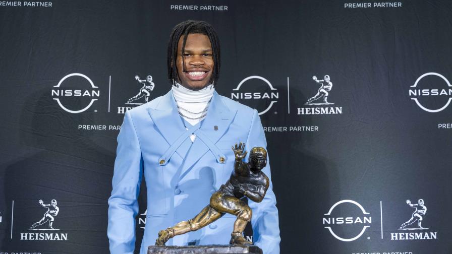 Travis Hunter de Colorado gana Trofeo Heisman al mejor jugador de fútbol universitario