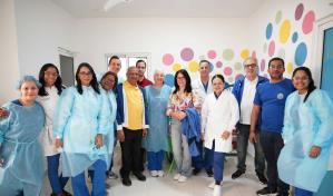 Cientos acuden a operativo médico en el club Mauricio Báez