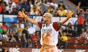 Video | Sirí se estafó dos bases en una jugada y crea controversia