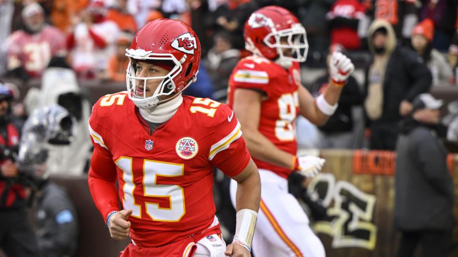 El quarterback Patrick Mahomes tiene un esguince alto de tobillo, según fuente de AP