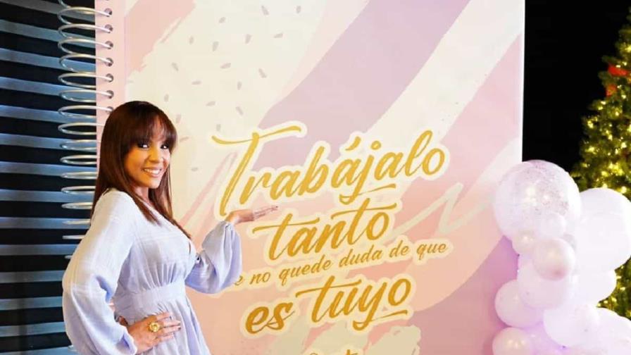 La actriz Lily Taveras lanza su "Planificador de crecimiento personal y espiritual femenino 2025"