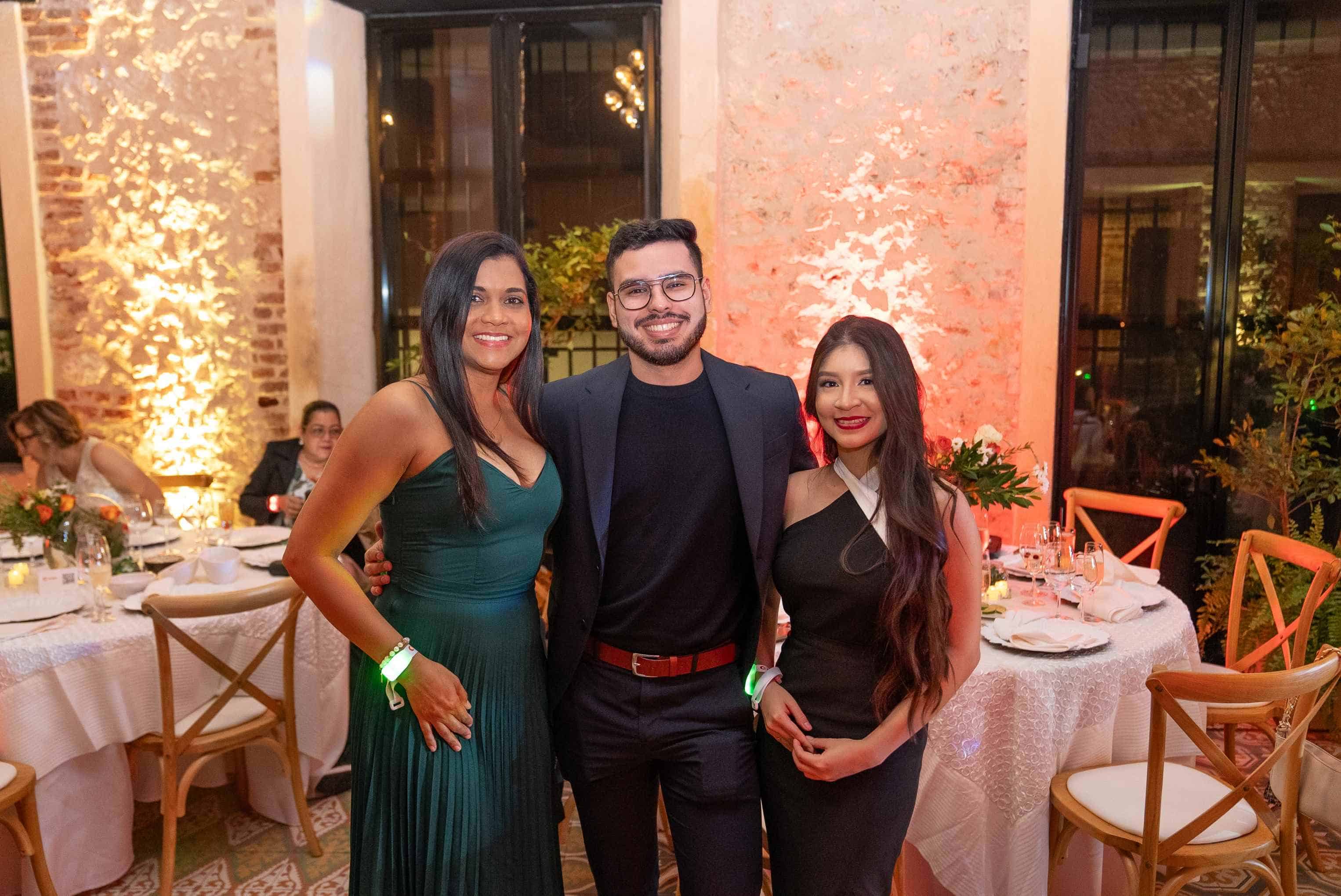 Esmirna Pimentel, Sebastián Ruiz y Alejandra Villanueva.