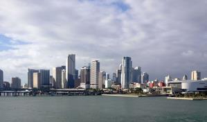 Un estudio revela el hundimiento sostenido de condominios de lujo en Miami