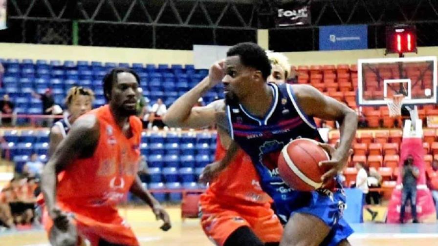 Juan Miguel Suero con 29 puntos da primera victoria a La Matica en la final del basket de La Vega