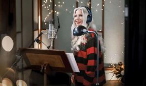 Lady Gaga se une a la moda navideña con una versión de Santa Claus is Coming to Town