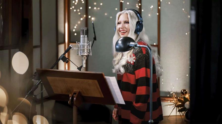 Lady Gaga se une a la moda navideña con una versión de Santa Claus is Coming to Town