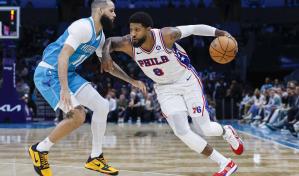 Maxey anota 40 y George suma 33 y 76ers vencen 121-108 a Hornets