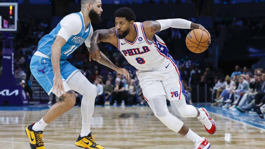 Maxey anota 40 y George suma 33 y 76ers vencen 121-108 a Hornets