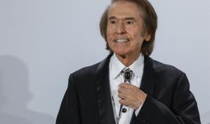 Raphael se encuentra bien y permanece ingresado en hospital de Madrid