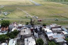 Avi&oacute;n privado se despista y embiste vivienda en Buenos Aires; mueren dos tripulantes