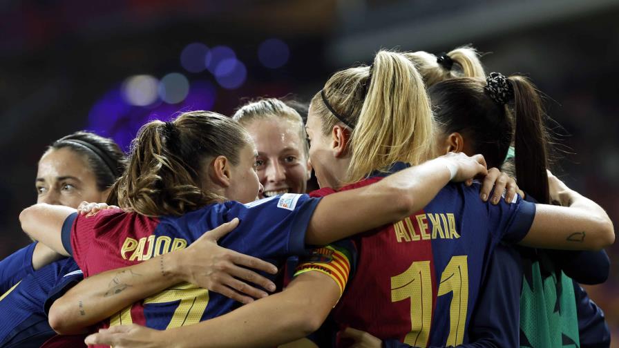 Bonmatí ayuda a Barcelona a vencer a Man City para avanzar como líder de grupo en Liga de Campeonas