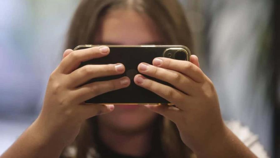 El Congreso de Brasil aprueba la prohibición del uso del celular en todas las escuelas