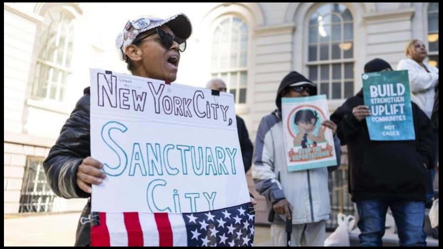 Migrantes piden protección a alcalde de Nueva York por miedo al segundo mandato de Trump