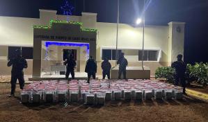 Apresan a dos hombres con 641 paquetes de sustancia que se cree es cocaína en Pedernales