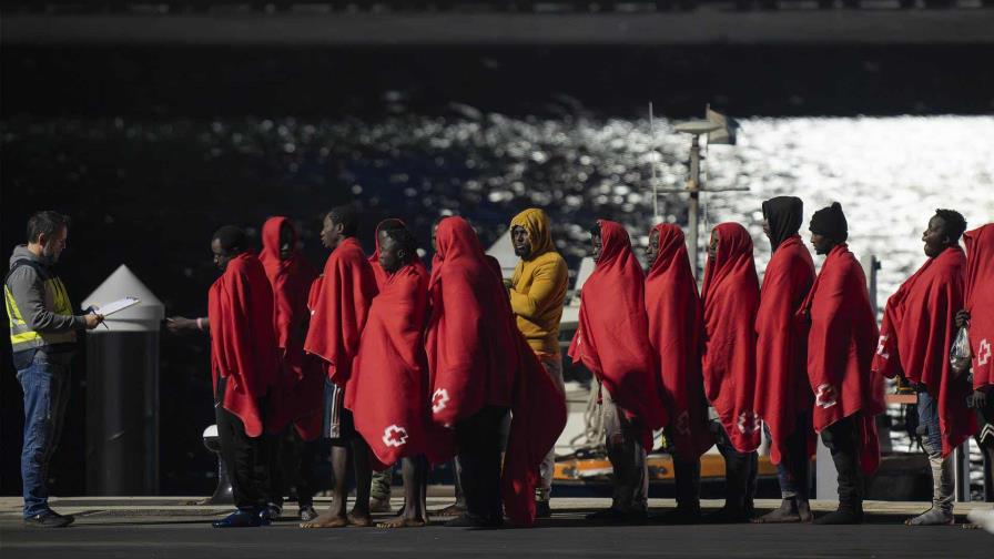 Casi 600 inmigrantes rescatados en las Islas Canarias en otro día trágico con 8 muertos