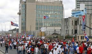 Cubanos protestan contra el embargo económico de Estados Unidos Cubanos protestan contra el embargo económico de Estados Unidos