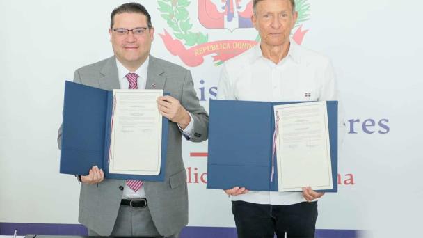 Firman acuerdo para fortalecer exportaciones y consolidar a RD como hub logístico regional