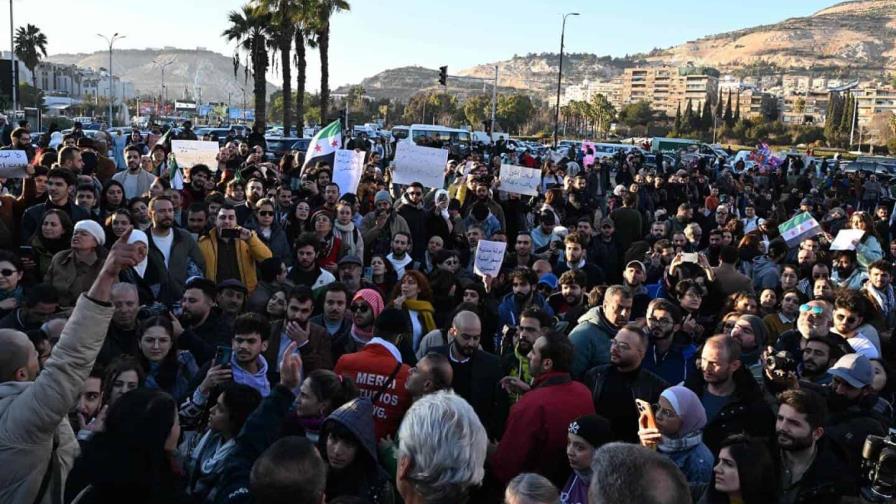 Manifestación en Damasco por la democracia y derechos de la mujer