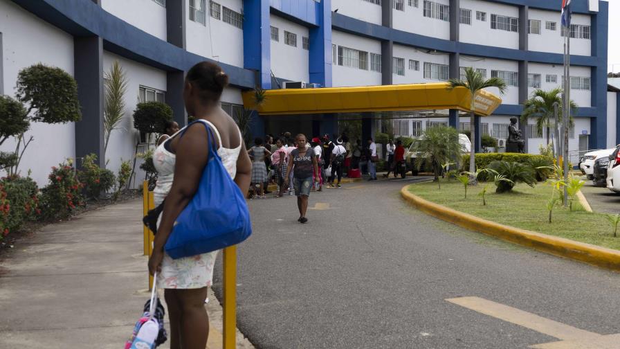 Mujer de 31 años da a luz a cuatrillizos en la Maternidad San Lorenzo de Los Mina