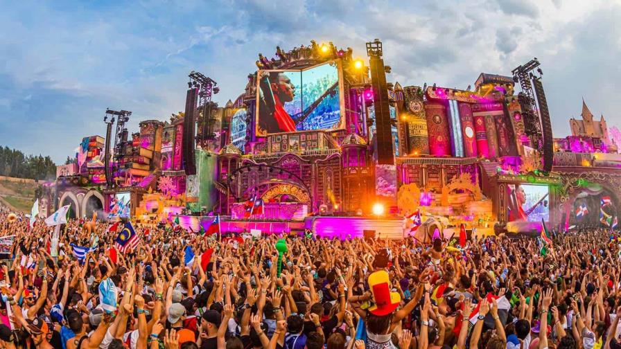 El festival Tomorrowland, multado con 727,000 euros por usar vasos desechables