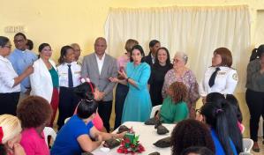 Primera dama Raquel Arbaje celebra otra Navidad con reclusas de Najayo